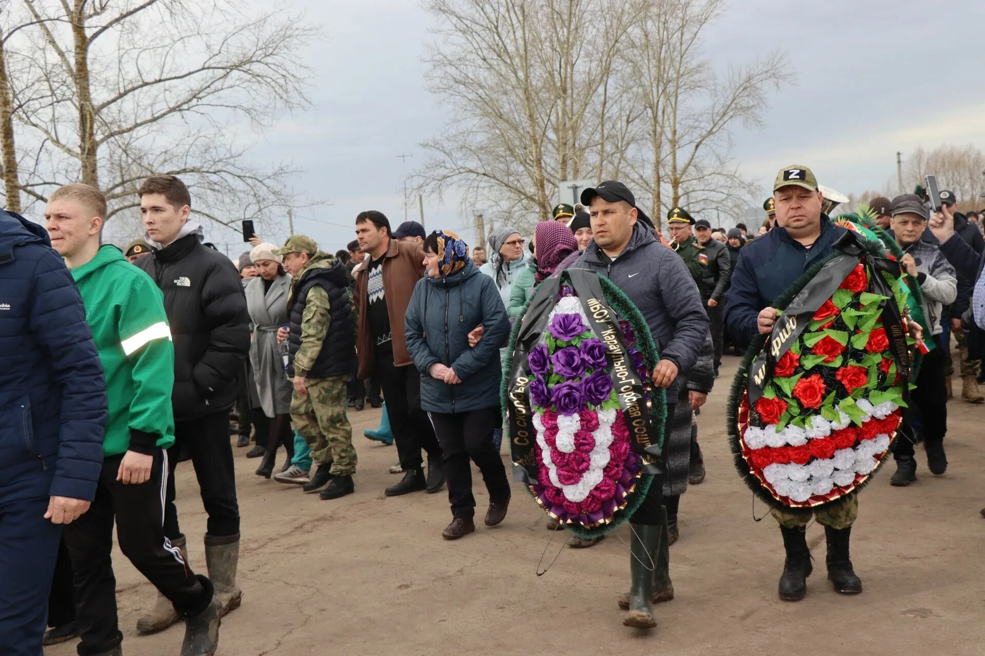 Похороны дмитрия холодова фото В Нурлате простились с участником СВО Селивановым Дмитрием