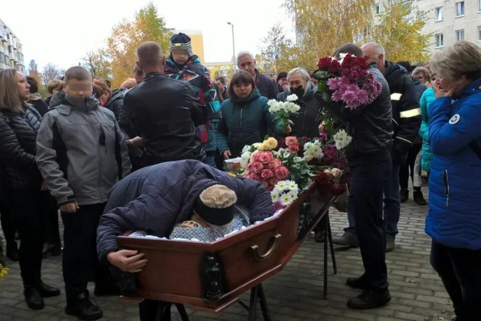 Похороны добрынина фото видео Наташенька, глянь, вот твои деточки, вся семья наша": проститься с Натальей Птиц