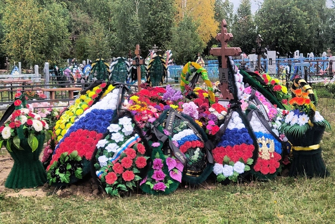 Похороны дзержинского фото На Урале всё село пришло на похороны молодого военного с СВО Андрея Швачка - 5 с