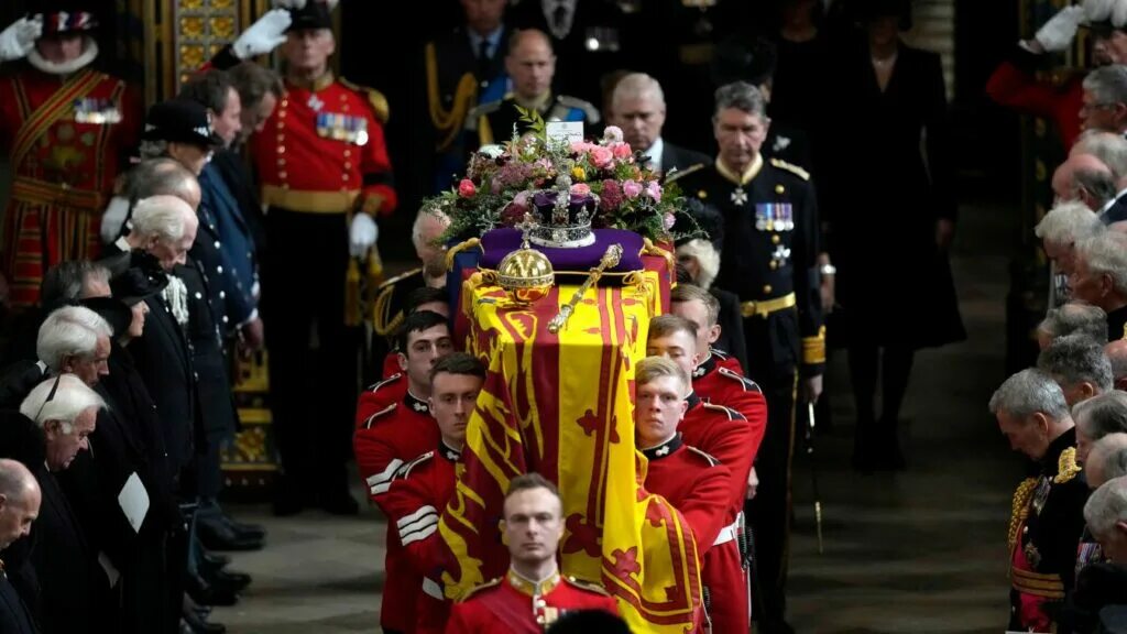 Похороны елизаветы 2 королевы англии фото Thousands attend funeral of Queen Elizabeth II