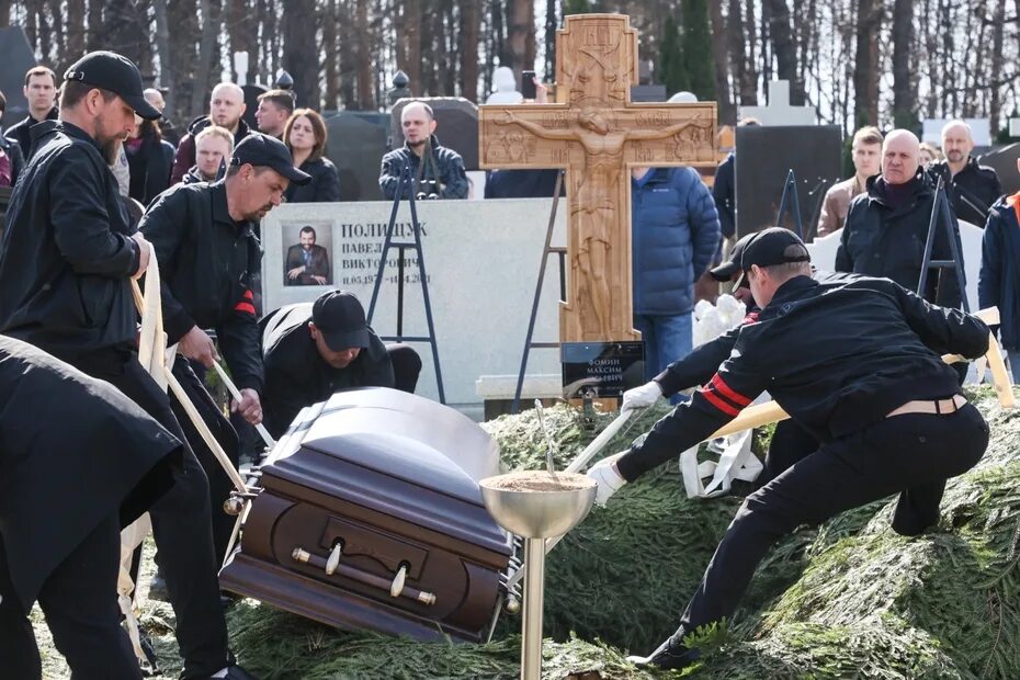 Похороны фото николай Стало известно, кто пришел на церемонию прощания с Татарским - NEWS.ru - 08.04.2