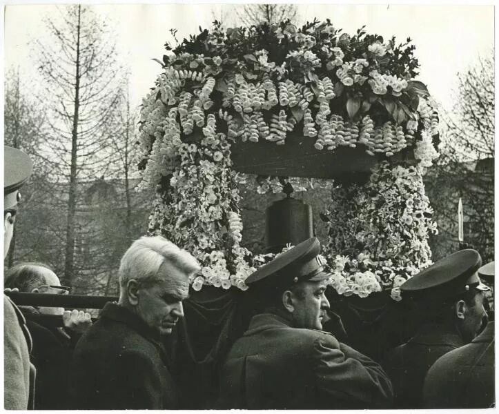 Похороны гагарина фото Фото "Похороны Гагарина", 30 марта 1968 - История России в фотографиях