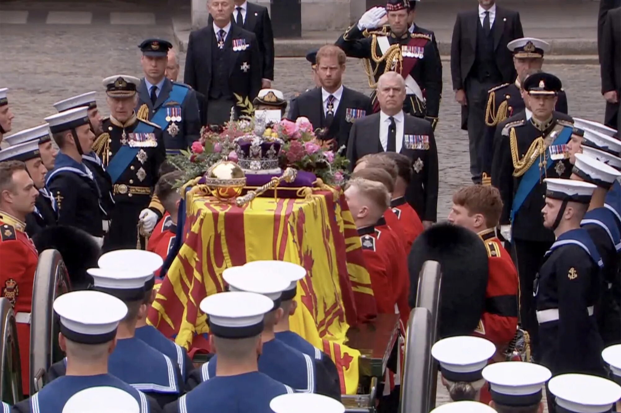 Похороны королевы елизаветы фото Prince Andrew banned from wearing military uniform to Queen Elizabeth's funeral