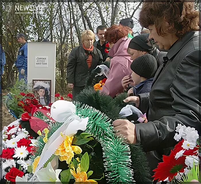 Похороны погибших детей в красноярском крае фото В Красноярске похоронили погибших полтора года назад детей / Происшествия Красно