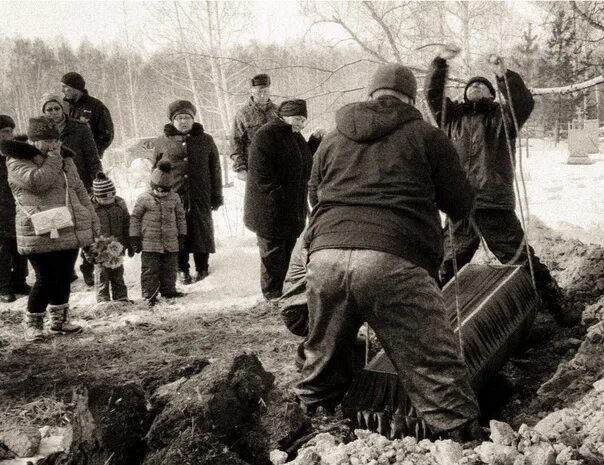 Похороны в деревне фото Расплата за грехи Галина Андреевна заехала в наш дом в начале 90-х. Была она жен