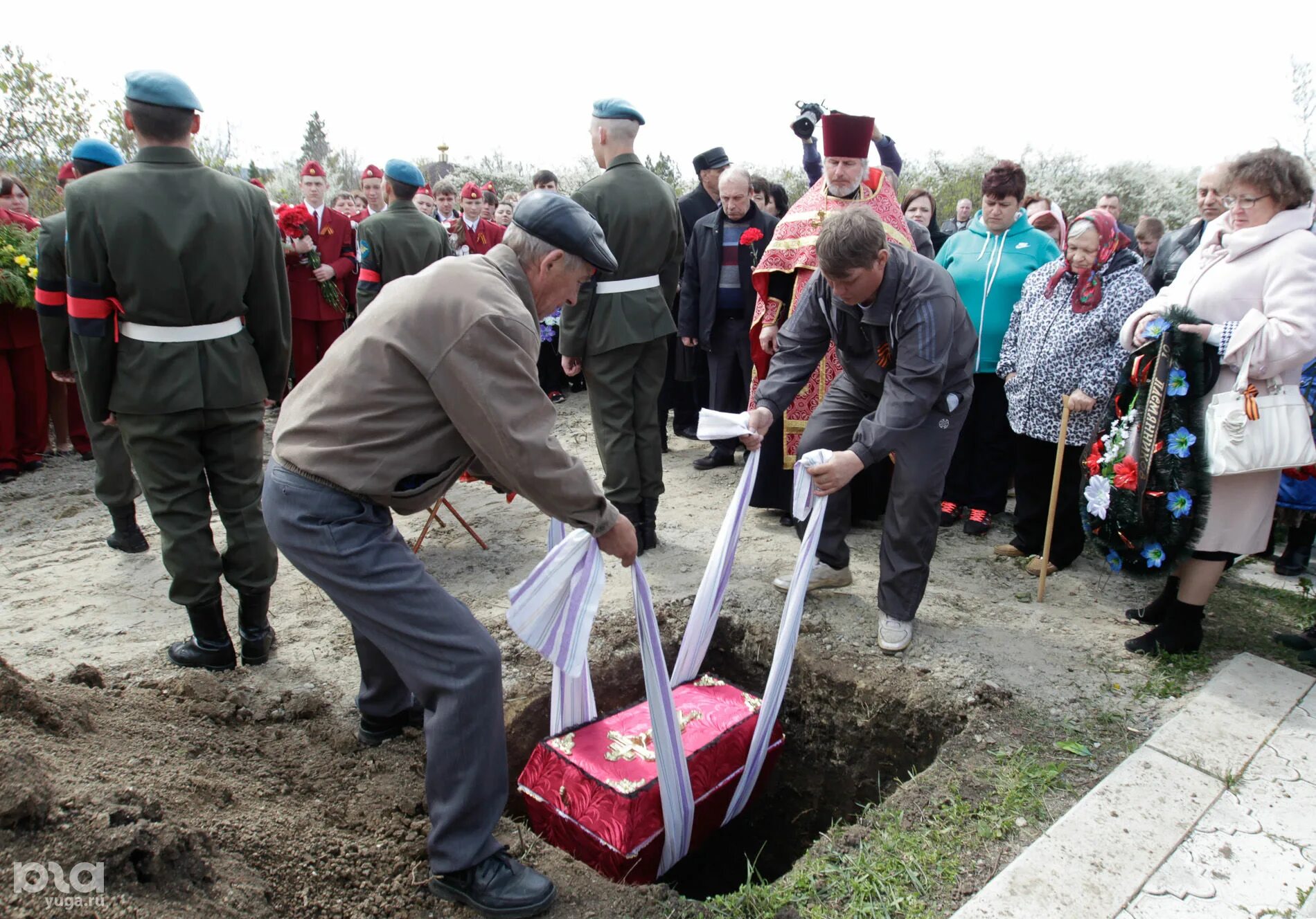 Похороны в красной сопке фото На Ставрополье торжественно похоронили останки героя войны