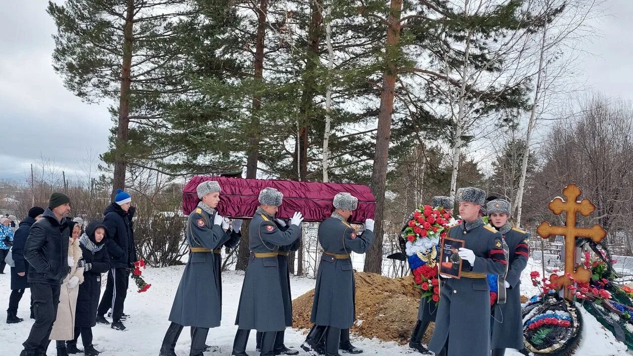 Похороны в красной сопке фото Простились: последние новости на сегодня, самые свежие сведения Е1.ру - новости 