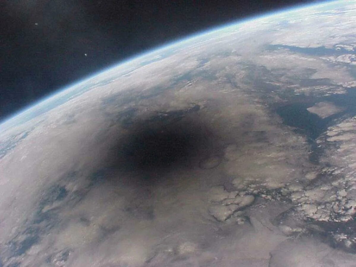 Похожие на землю фото How Astronauts on the International Space Station Are Watching the Solar Eclipse