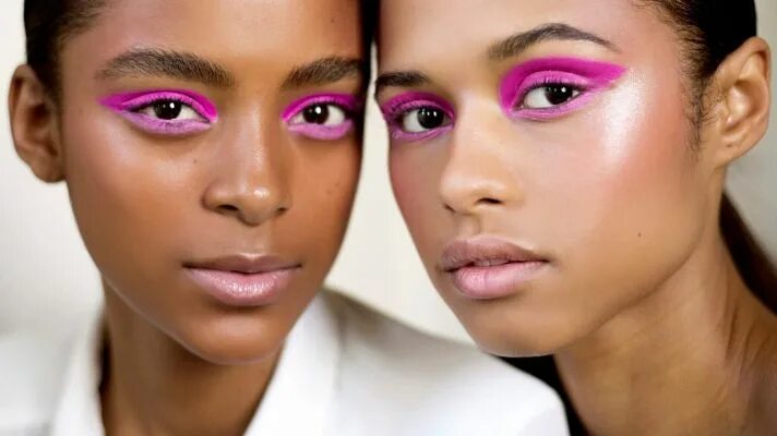 Похожий макияж Here’s How to Hop on the Pink Eyeliner Trend Makeup, Eye makeup, Graphic eyes