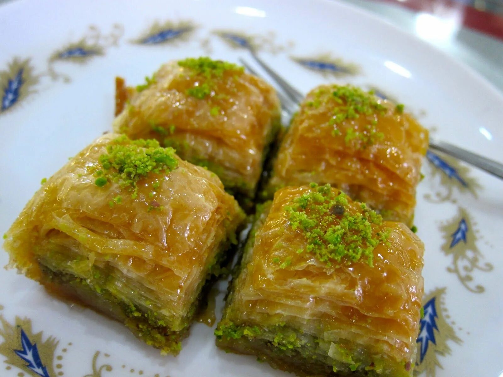 Похвала рецепт турецкая с фото пошагово Bakllava is a puff pastry with nuts and syrup Pretty food, Turkish recipes, Food