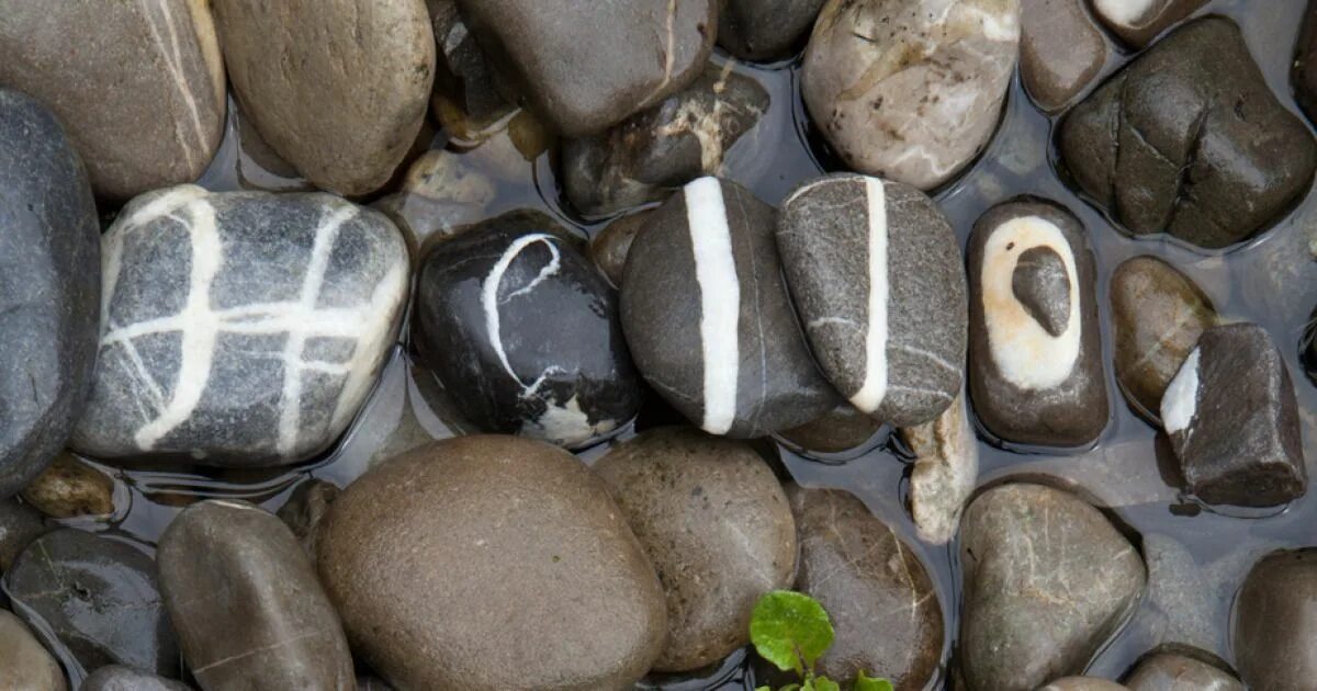 Поиск камня по фото This Guy Collected A Complete Stone Alphabet Over 10 Years Stone, Alphabet, 10 t