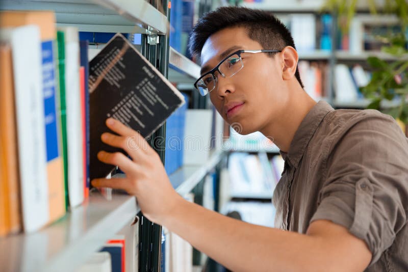 Поиск книги по фото Man Searching Book in Library Stock Photo - Image of education, bookcase: 610628