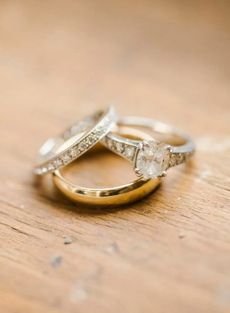 Поиск кольца по фото онлайн The Wedding Ring Pictures You Have to Take on Your Big Day Wedding ring pictures