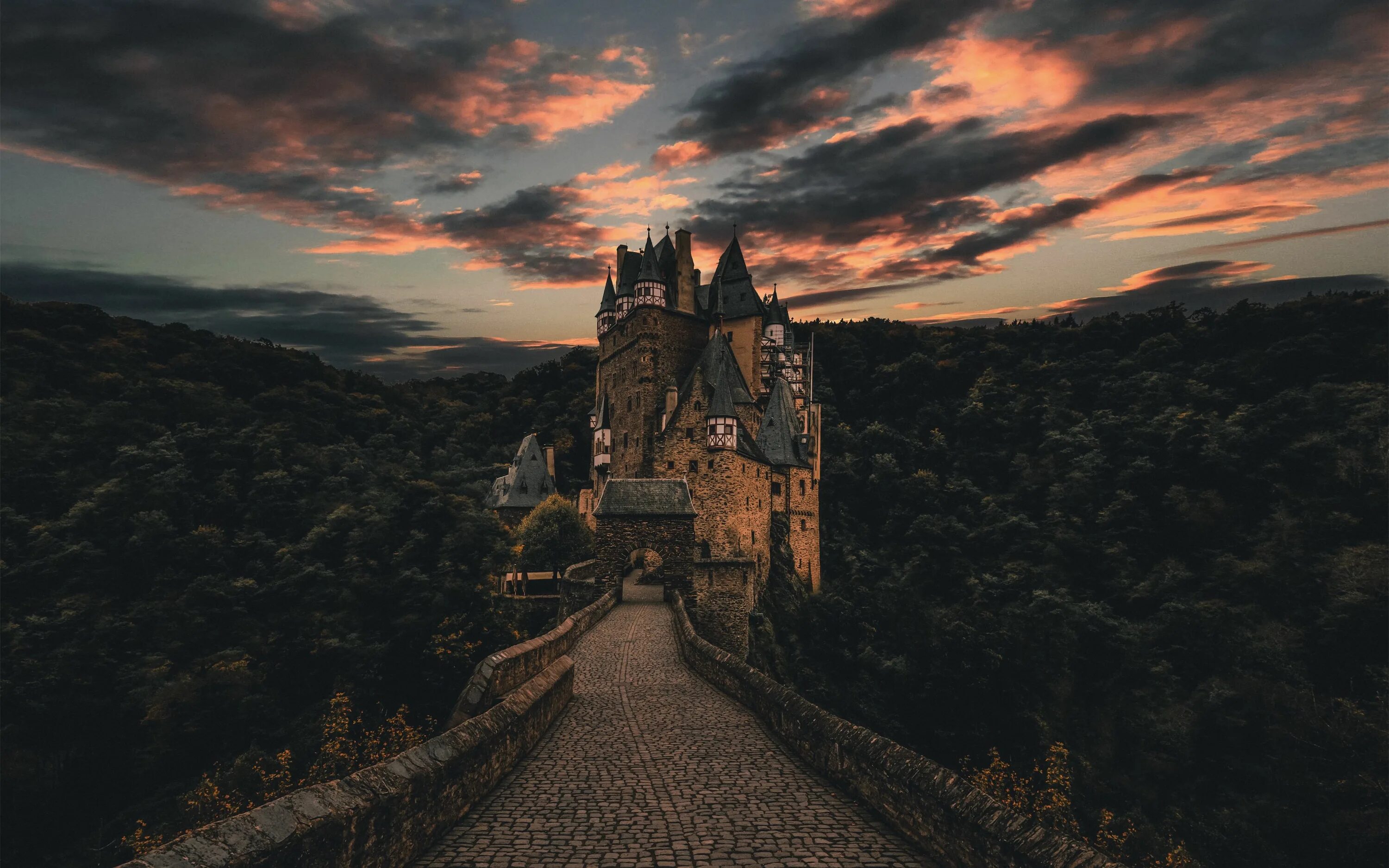 Поиск по фото на обои Download wallpaper 3840x2400 wierschem, germany, castle, trail, evening, sky 4k 