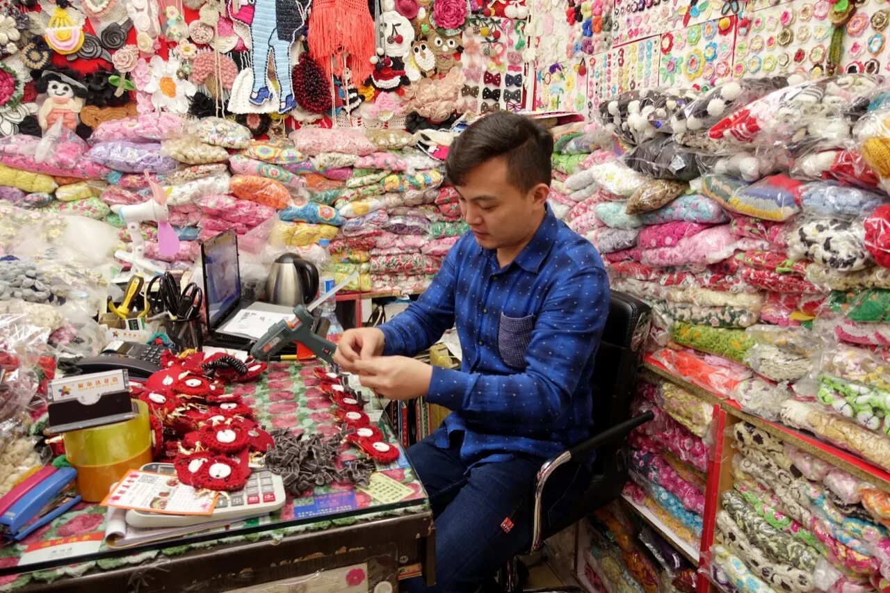 Поиск товара в китае по фото Excursion: Guangzhou Fabrics and Accessories Market stitching worlds