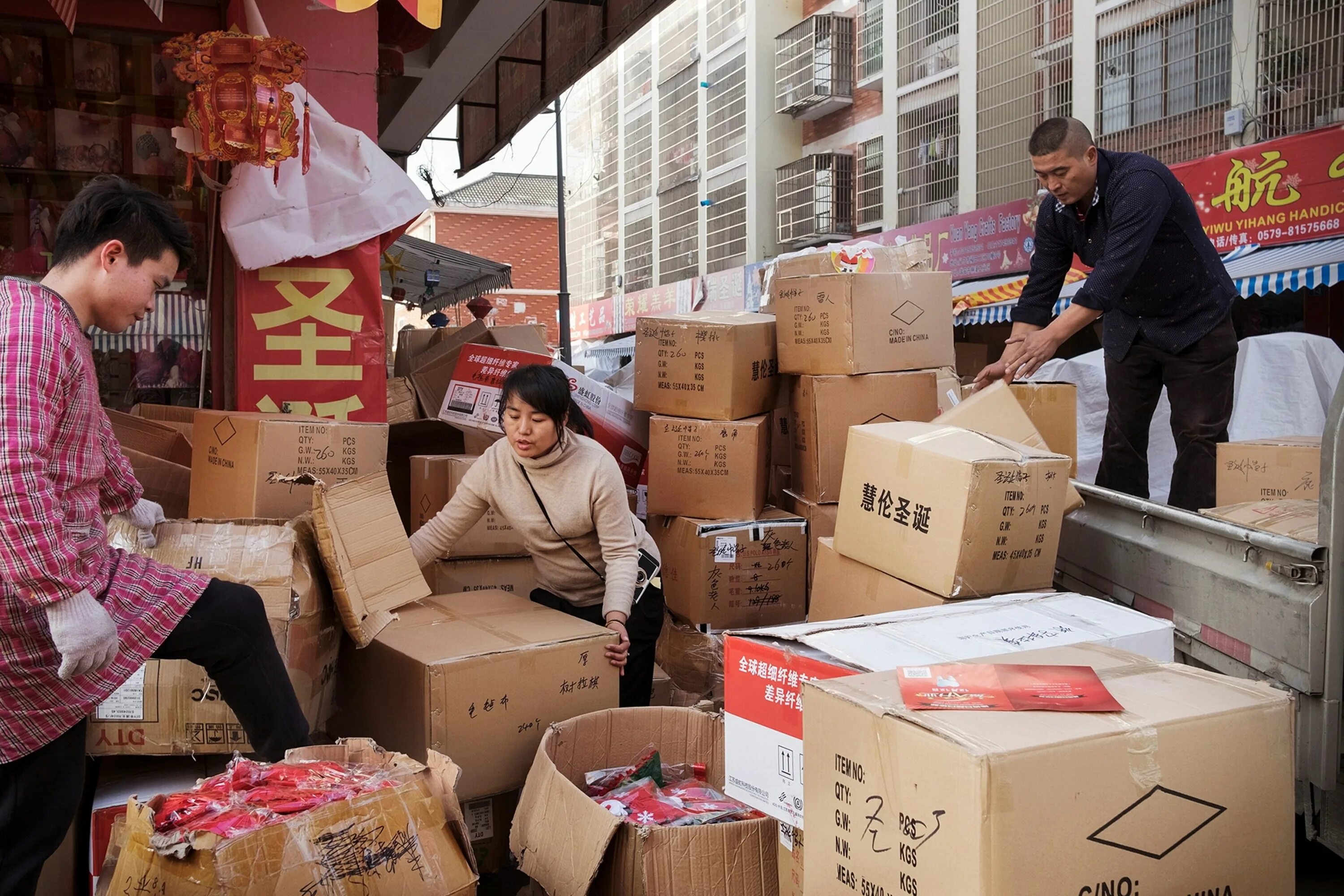 Поиск товара в китае по фото The City Where Your 'Made in China' Trinkets Come From