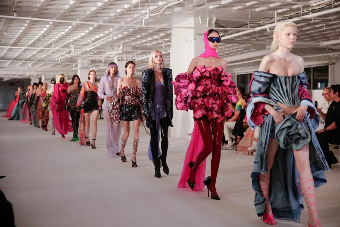 Показ мод 2024 ведущих дизайнеров женская одежда New York Fashion Week: Highlights from the Spring-Summer 2023 shows CNN