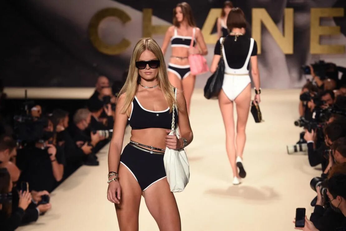 Показ мод 2024 женская лето At Paris Fashion Week, designers presented a sexy summer dresscode CNN