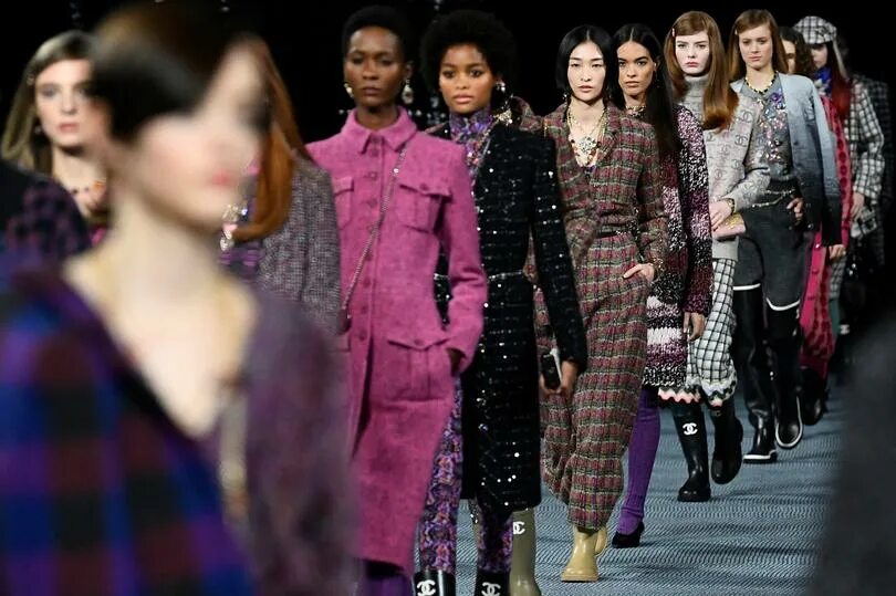 Показ мод 2024 женская одежда Best of Paris Fashion Week jp.reuters.com