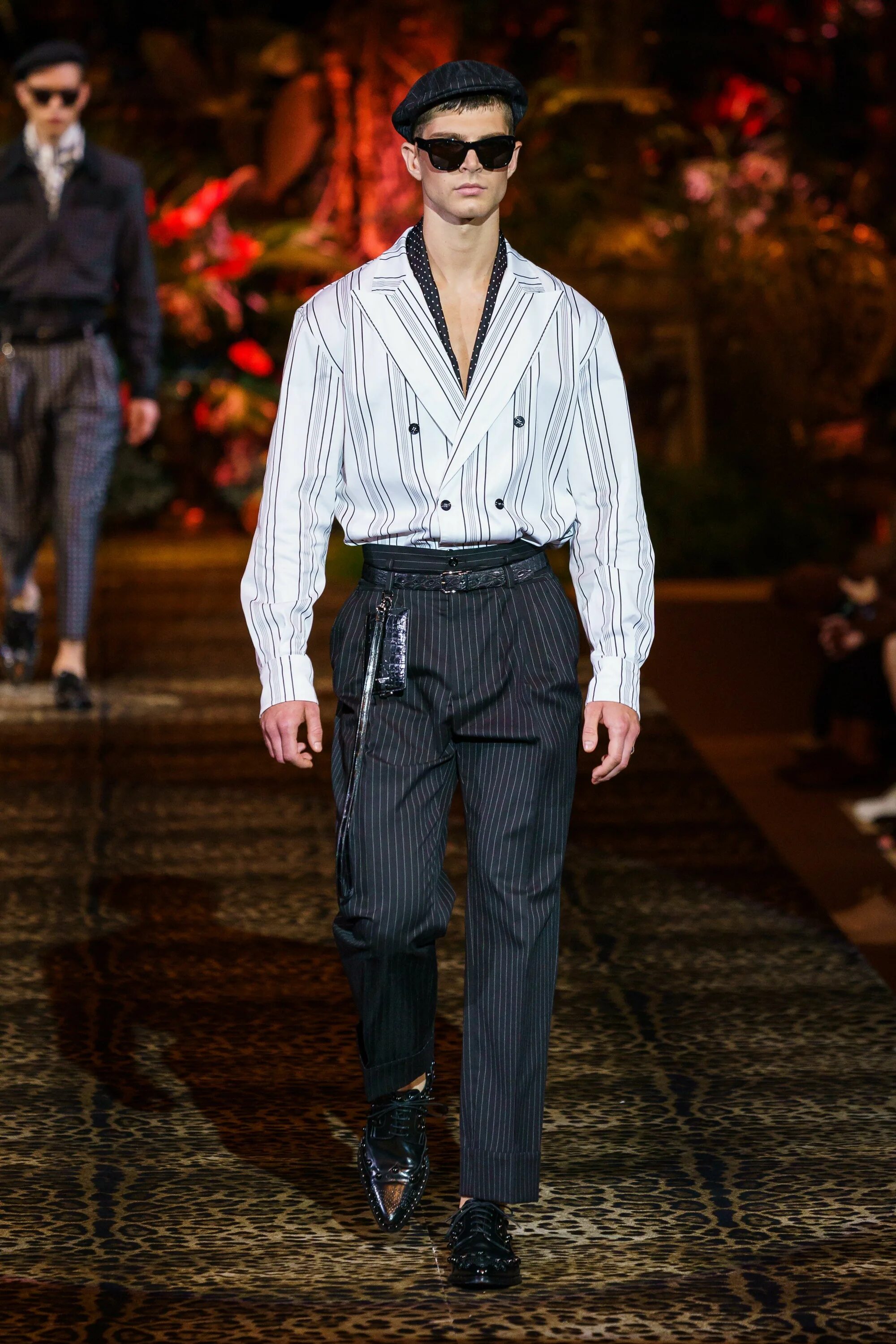 Показ мод мужских костюмов Dolce & Gabbana Spring 2020 Menswear Collection - Vogue High fashion men, Mens f