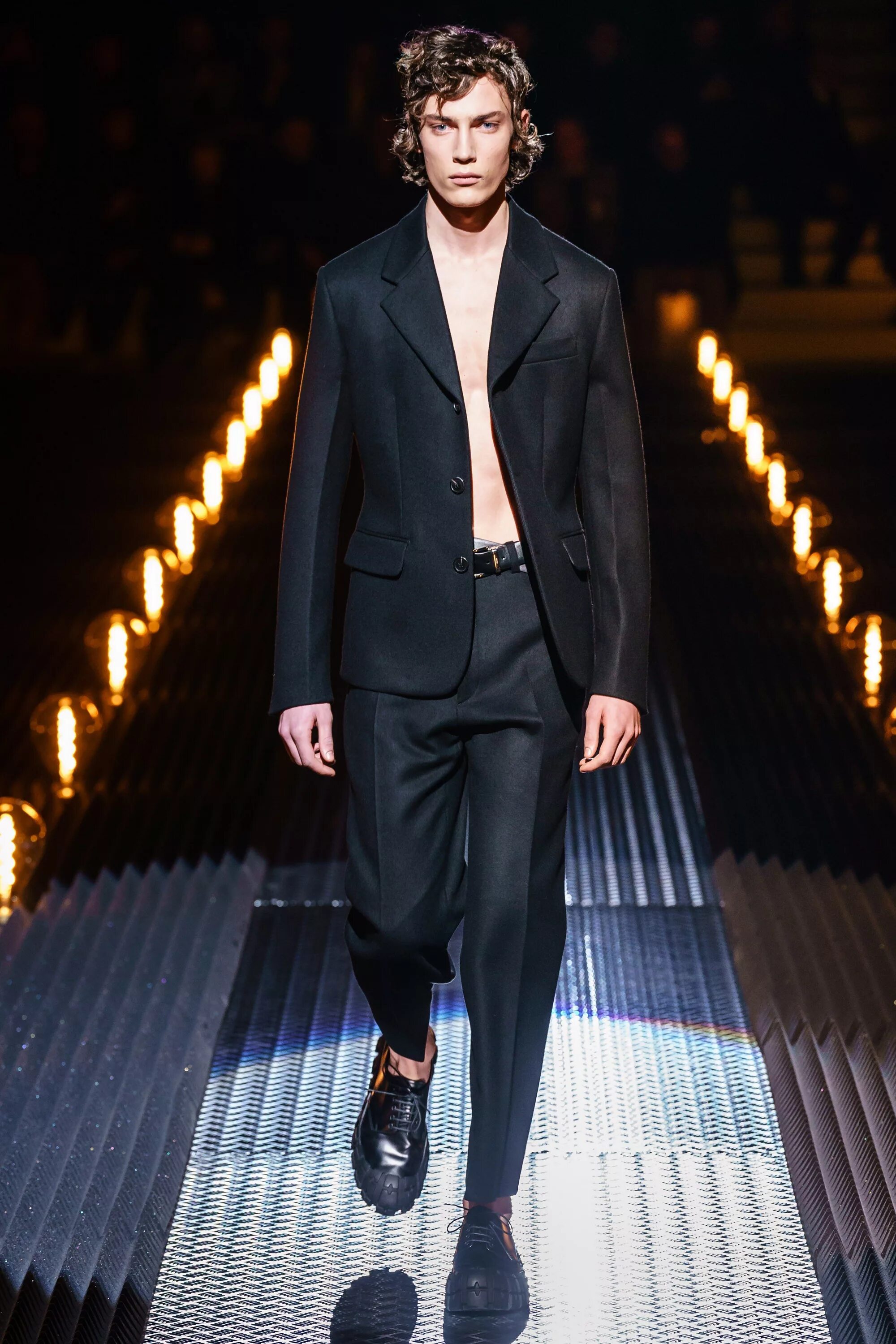 Показ мод мужских костюмов Prada Fall 2019 Menswear Photos Menswear, Mens accessories fashion, Prada spring