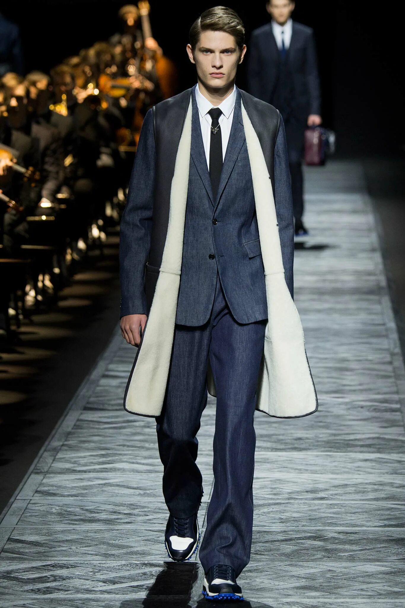 Показ мод мужских костюмов Borrowing Neckwear Styling Tips from Dior Homme Fall 2015 Vogue