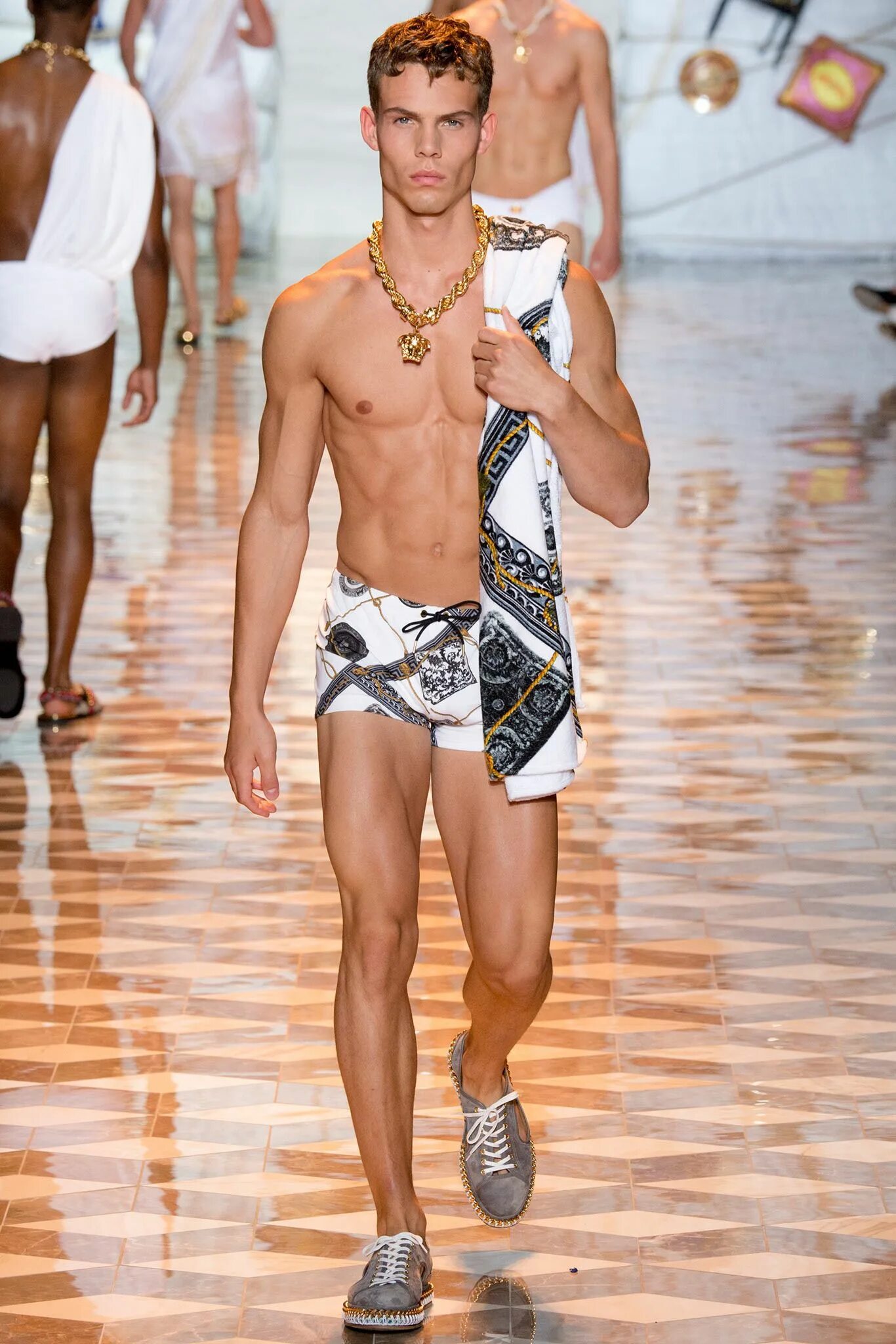 Показ мод мужское белье Versace Spring 2015 Menswear - Collection - Gallery - Style.com Versace men, Men