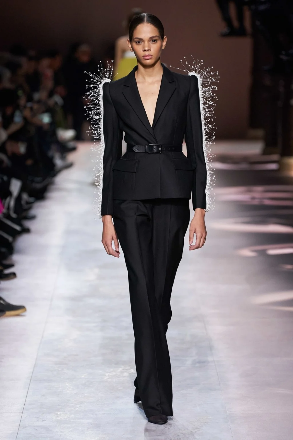 Показ мод женские костюмы Givenchy Haute Couture Printemps-Été 2020 - Défilé Vogue Paris Givenchy couture,