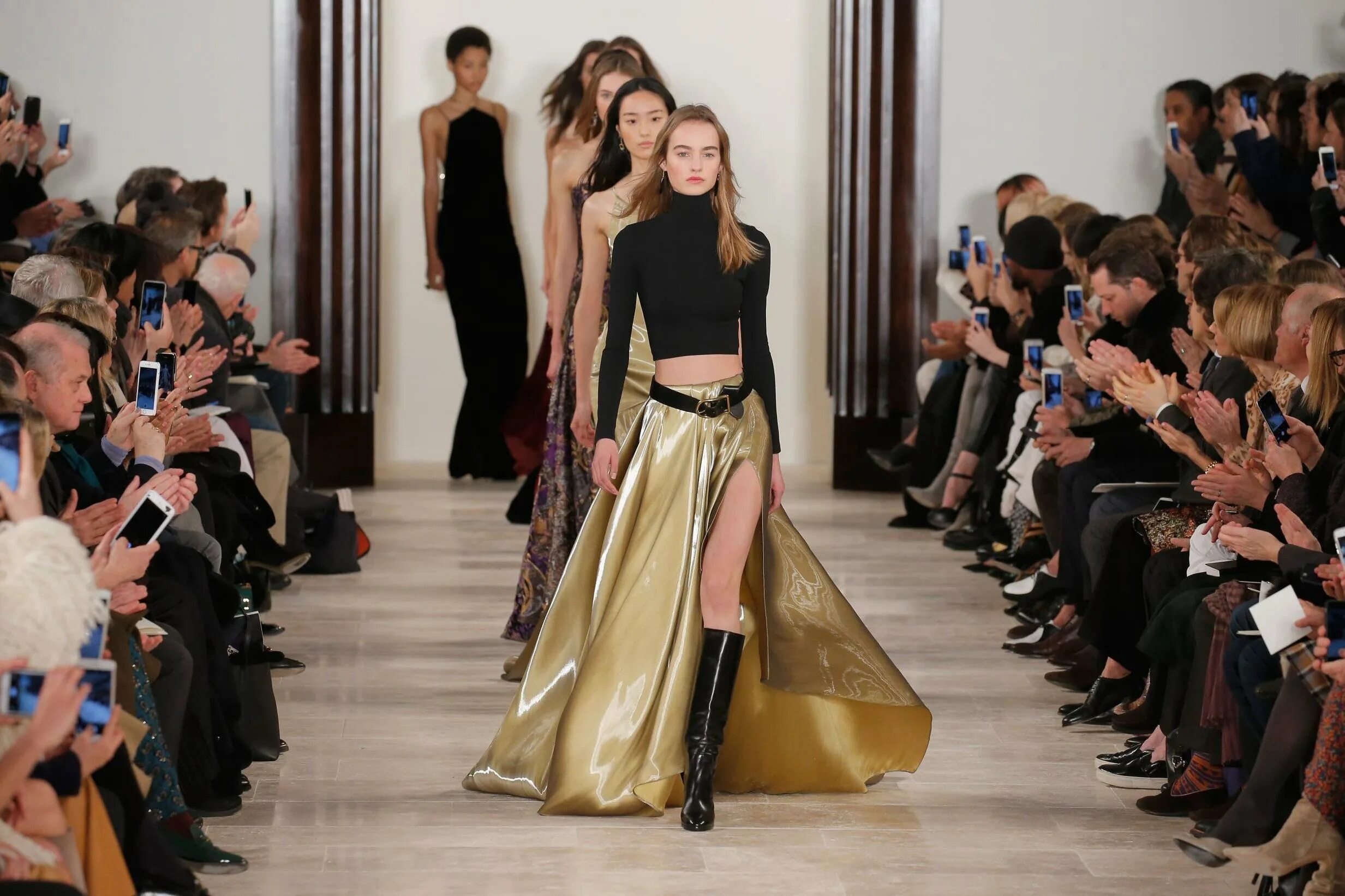 Показ мод женской одежды New York Fashion Week to be shortened The Independent The Independent