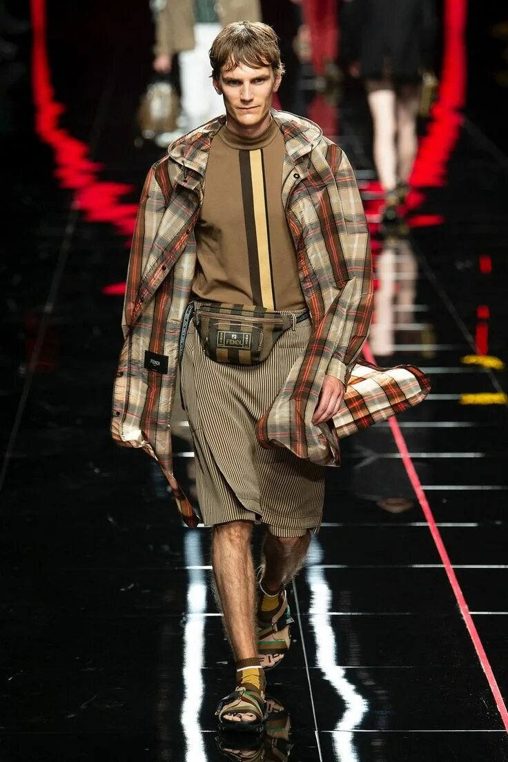 Показ моды в милане 2024 мужской Fendi Spring 2019 Menswear collection, runway looks, beauty, models, and reviews