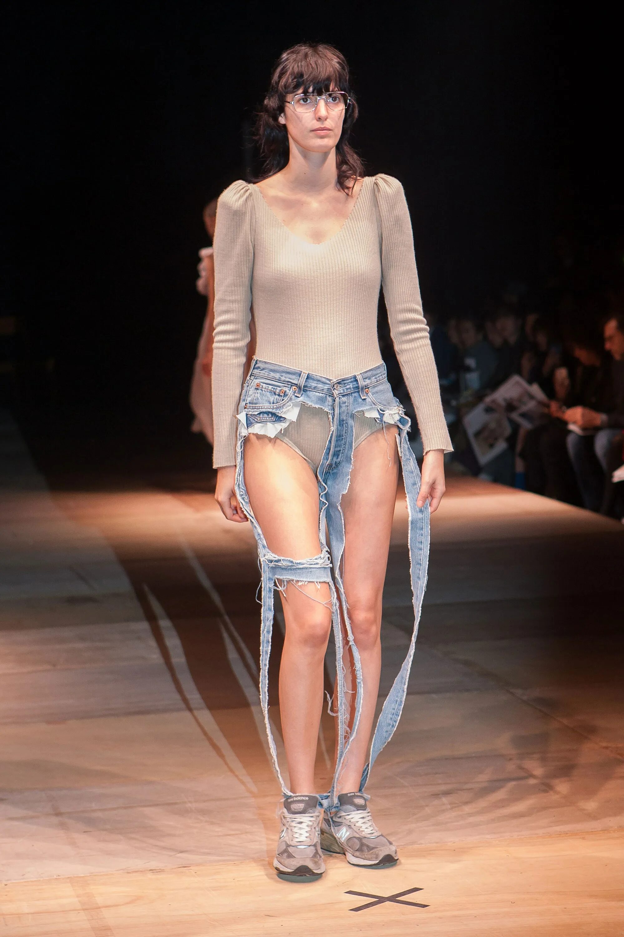 Показ женской прозрачной моды When Will Bella Hadid Wear the Thong Jeans From Tokyo Fashion Week? Vogue