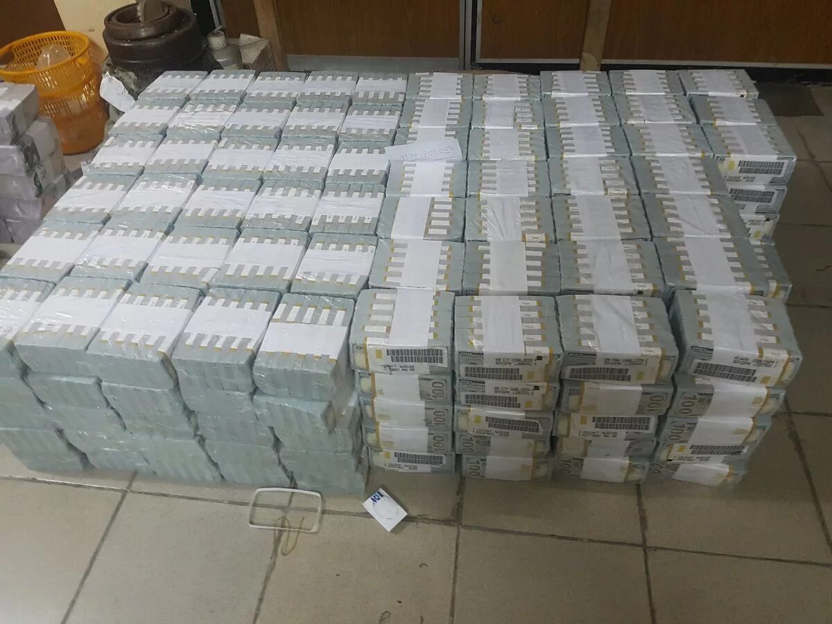 Показать деньги 1квантилиард даларов фото Один триллион рублей