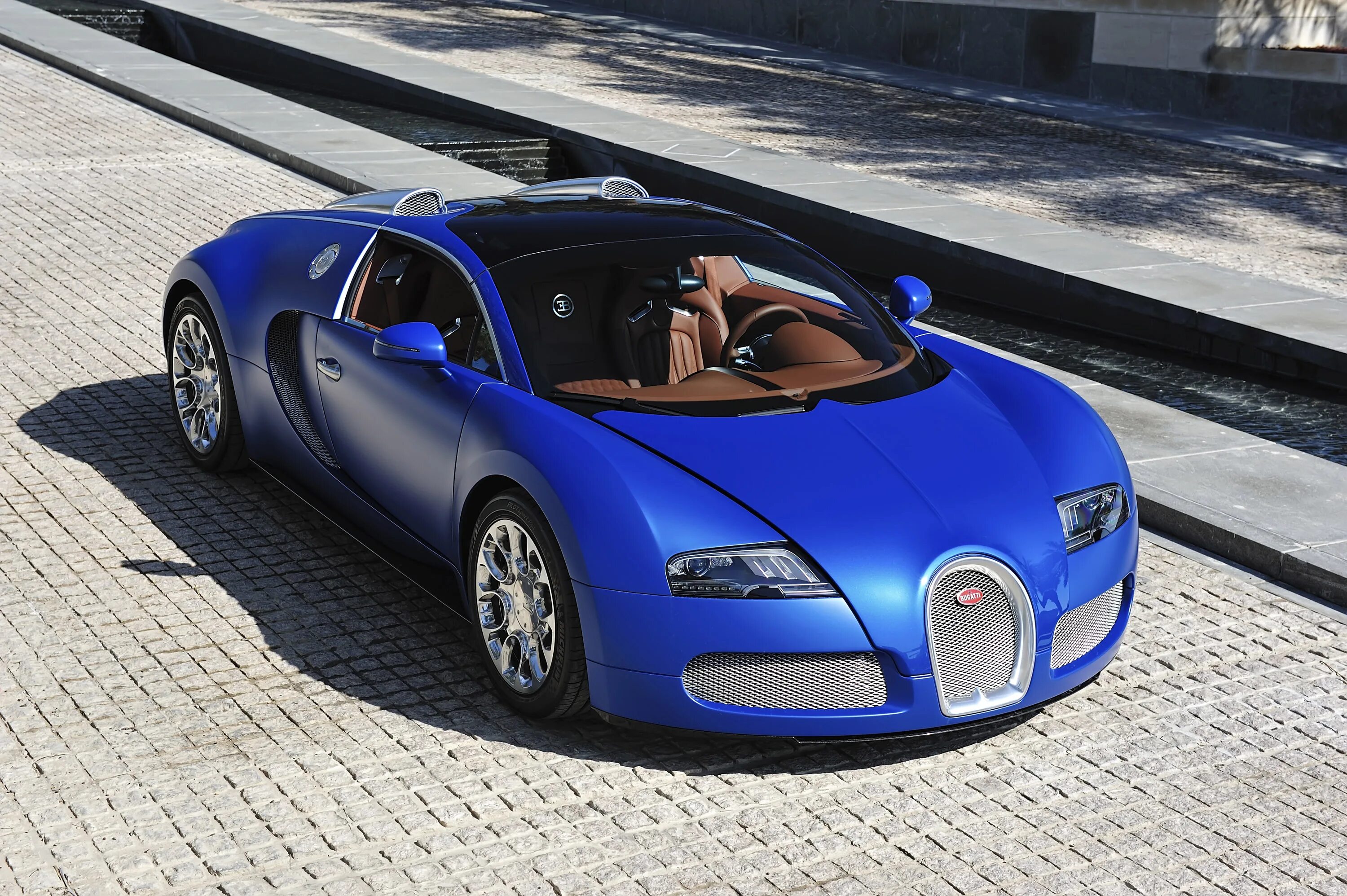 Показать фото авто Bugatti Veyron 16.4 Grand Sport Qatar picture 5 of 23, MY 2011, size:3000x1996