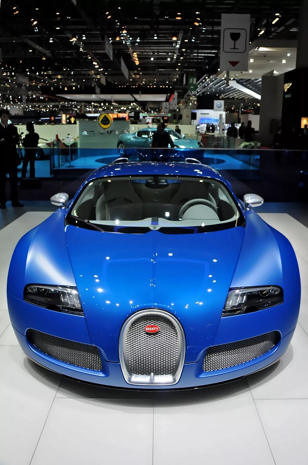 Показать фото авто и цены Фотографии Bugatti Veyron Bleu Centenaire