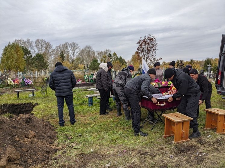 Показать фото детей отравившихся в красноярском крае В Красноярском крае начались похороны отравившихся дихлофосом детей - МК Красноя