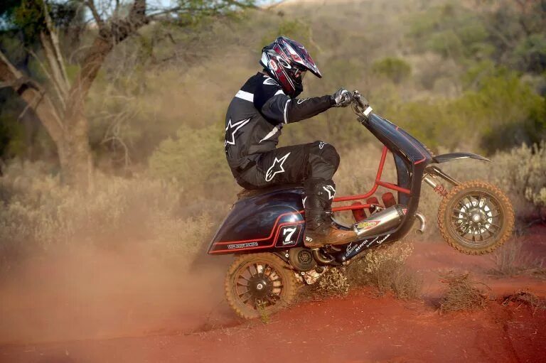 Показать фото крутых скутеров для бездорожья The Vespa Desert Racer Throttle Roll Vespa, Vespa sprint, Vespa lambretta