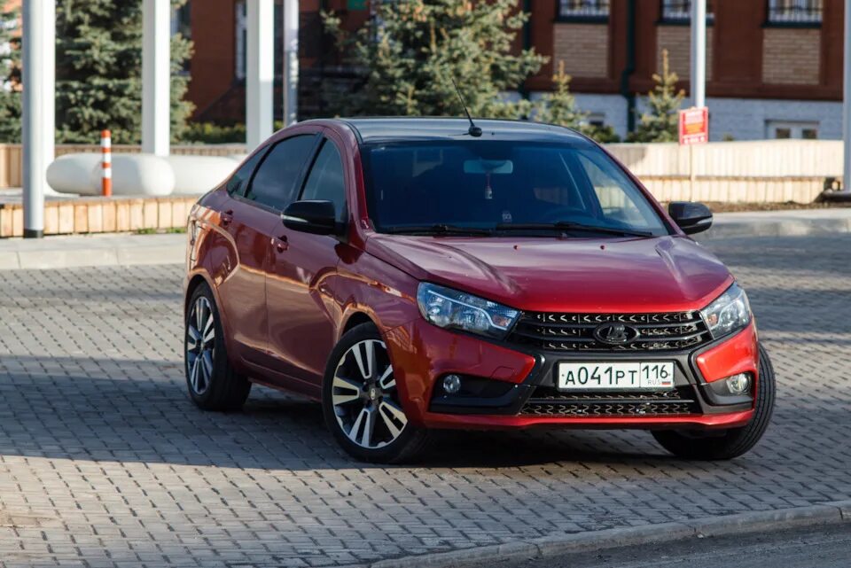 Показать фото лада Летняя фотосессия на заниженной Весте -50мм. - Lada Vesta, 1,6 л, 2016 года фото