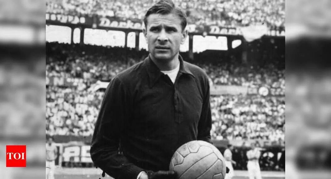 Показать фото льва яшина FIFA World Cup: Legend of the 'Black Spider' Lev Yashin Football News - Times of