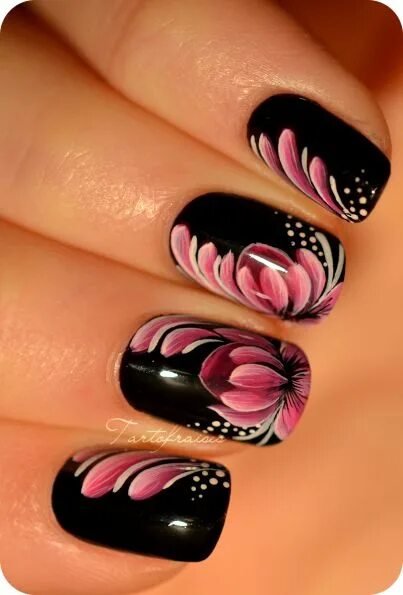 Показать фото маникюра с рисунком Nail art zhostovo fleur de lotus Tartofraises Floral nails, Nails, Nail art