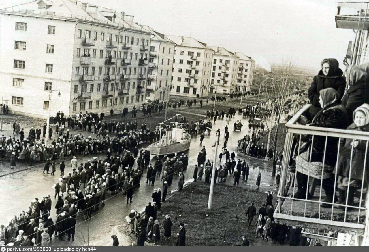 Показать фото октябрьский Октябрьская демонстрация - Retro photos