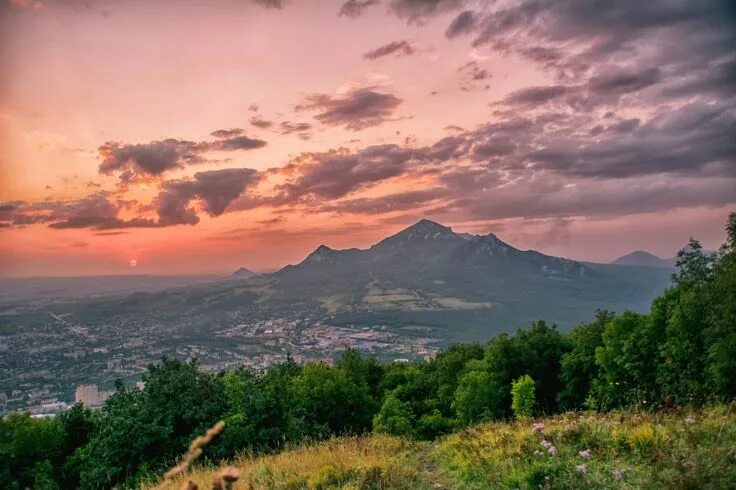 Показать фото пятигорска Фотография заката с горы Машук. Вид на гору Бештау. Пейзаж. Город Пятигорск. Nat