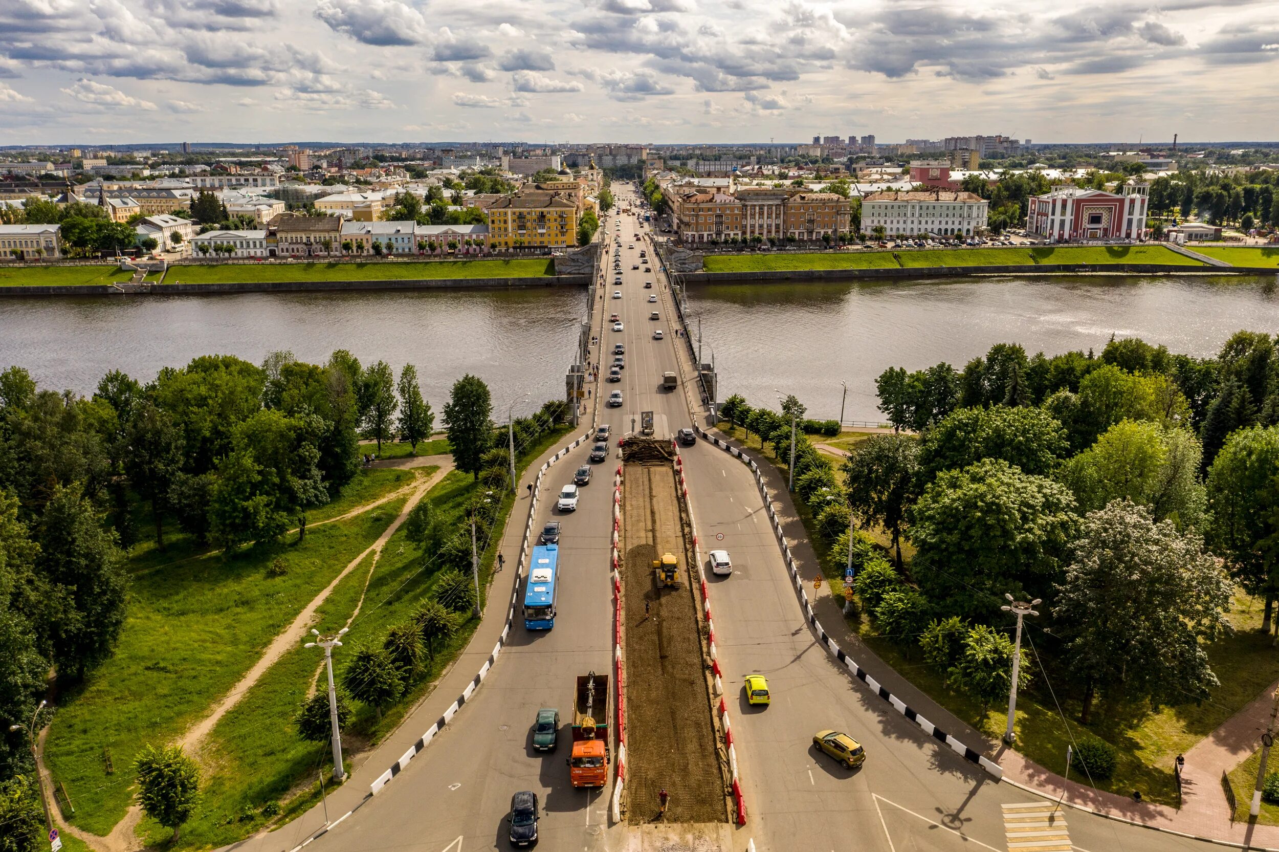 Показать фото твери Нововолжский мост - Фото с высоты птичьего полета, съемка с квадрокоптера - Pilo