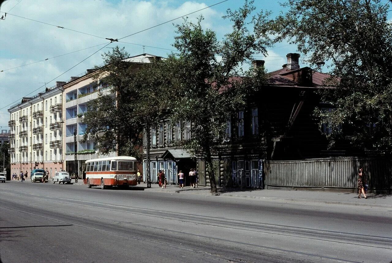 Показать фото улица советская Irkutsk. Old and New (Timiryazev Street in the area of intersection with Lenin a