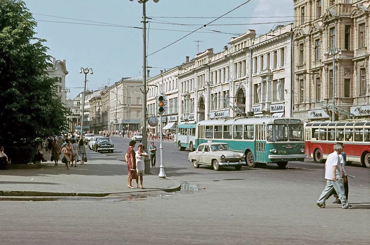 Показать фото улица советская Петровка и Петровский пассаж Back in the ussr, Moscow, Russia