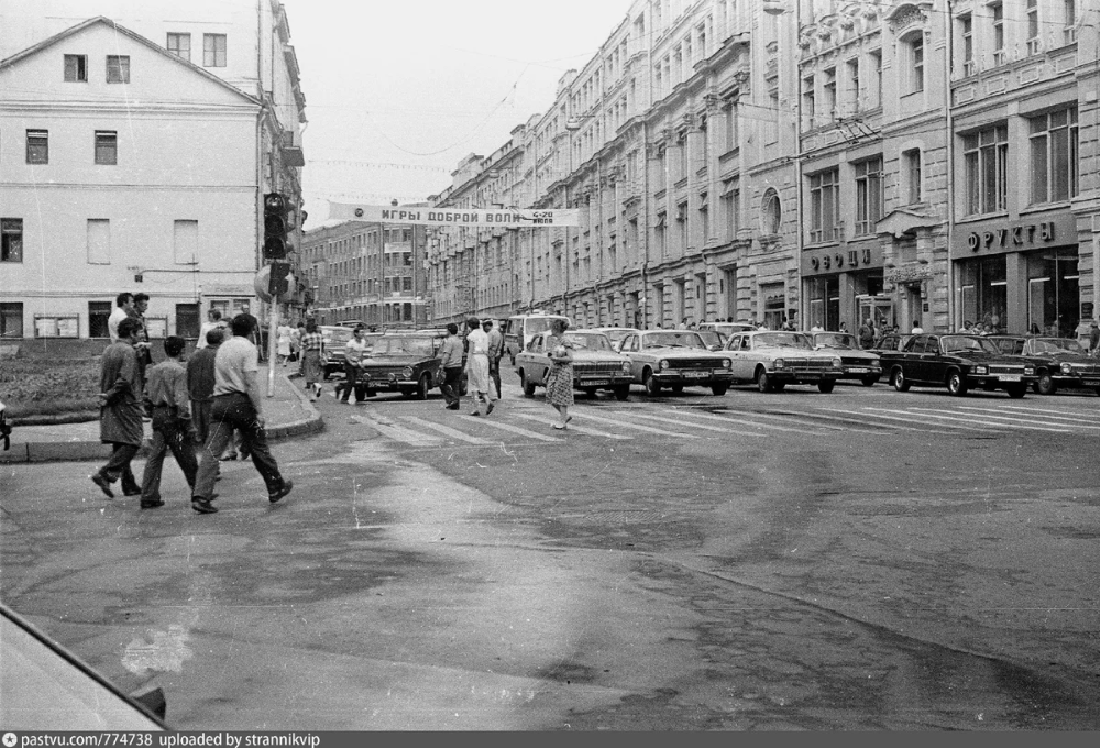 Показать фото улица советская Москва времён СССР и сегодня. 10 фото Moscow, Street view, Street