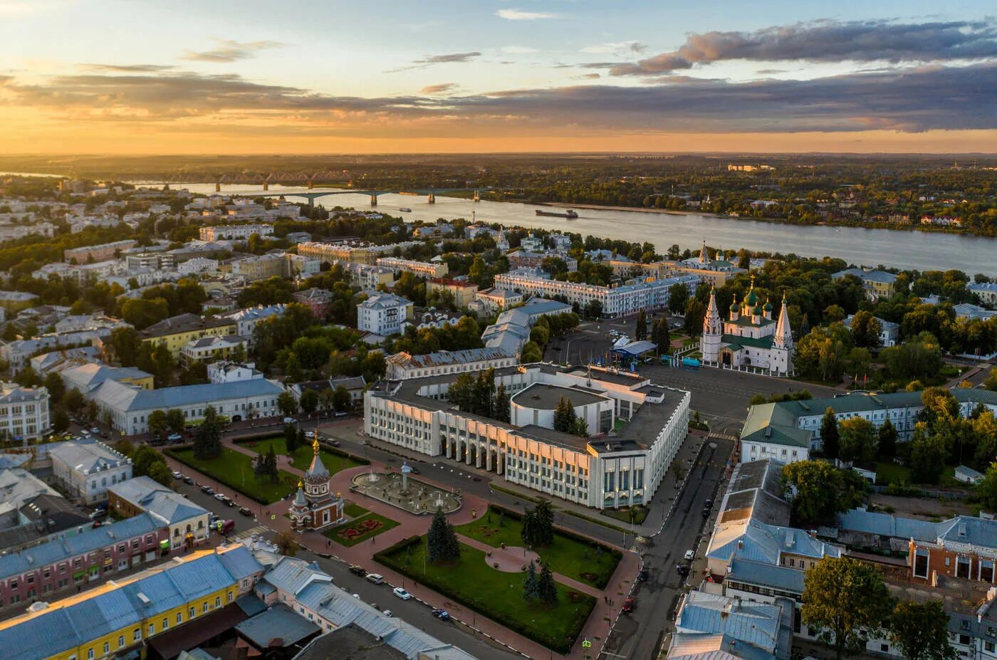 Показать фото ярославля С 3 по 4 июня в Ярославле состоялся Всероссийский форум "Воспитаем здорового реб