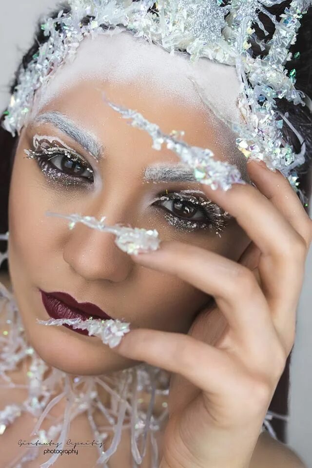 Показать фото зимнего и осеннего мейкапа #muaasta #mua #queen #creativemakeup #makeupartist #glitter #winter #lashes #mac