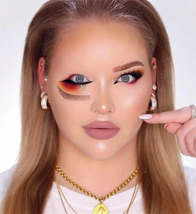 Показать как делают красивый макияж Pin on Maquillage oeuvre d'art