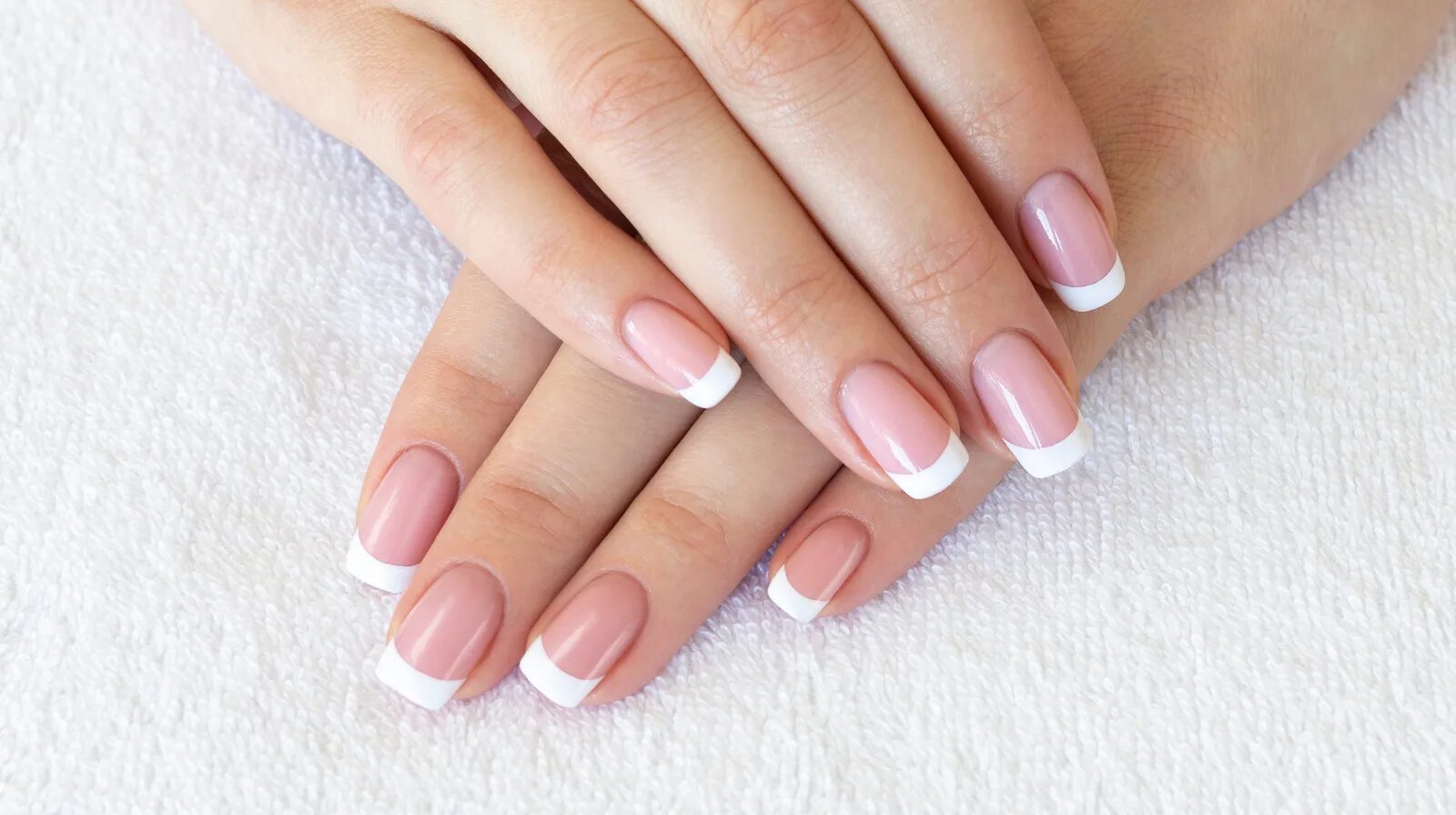 Показать красивый французский маникюр What Is The Modern French Manicure?