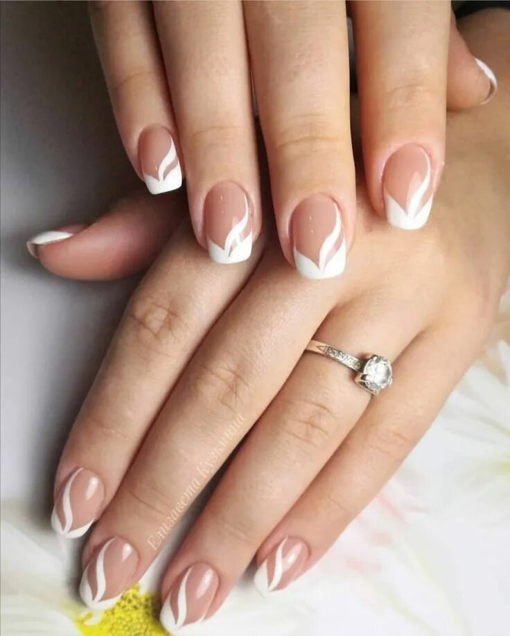 Показать красивый французский маникюр Elegant French Manicure